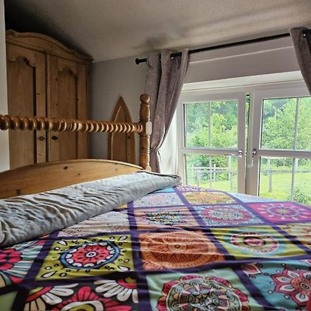 The Cottage Govilon ภายนอก รูปภาพ