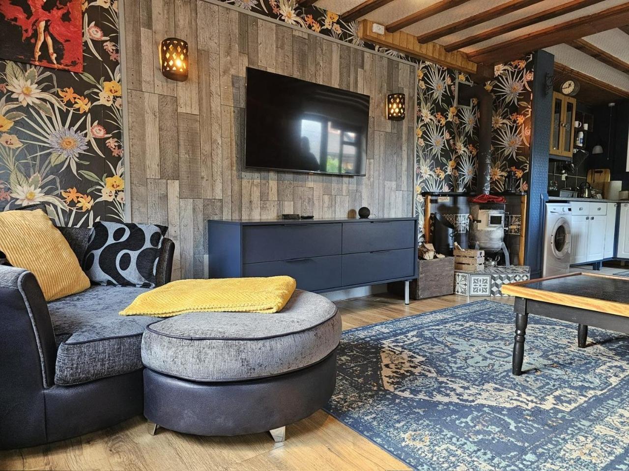 The Cottage Govilon ภายนอก รูปภาพ