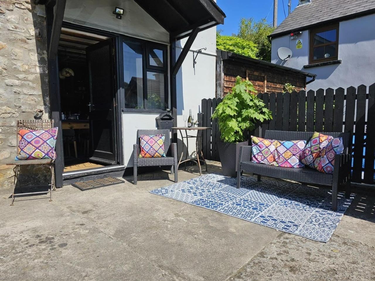 The Cottage Govilon ภายนอก รูปภาพ